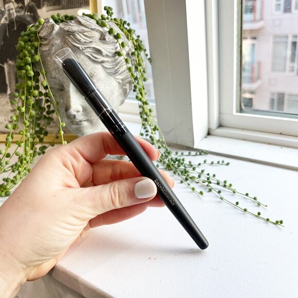 NEW BareMinerals Diffused Highlighter Brush - Picture 1 of 3